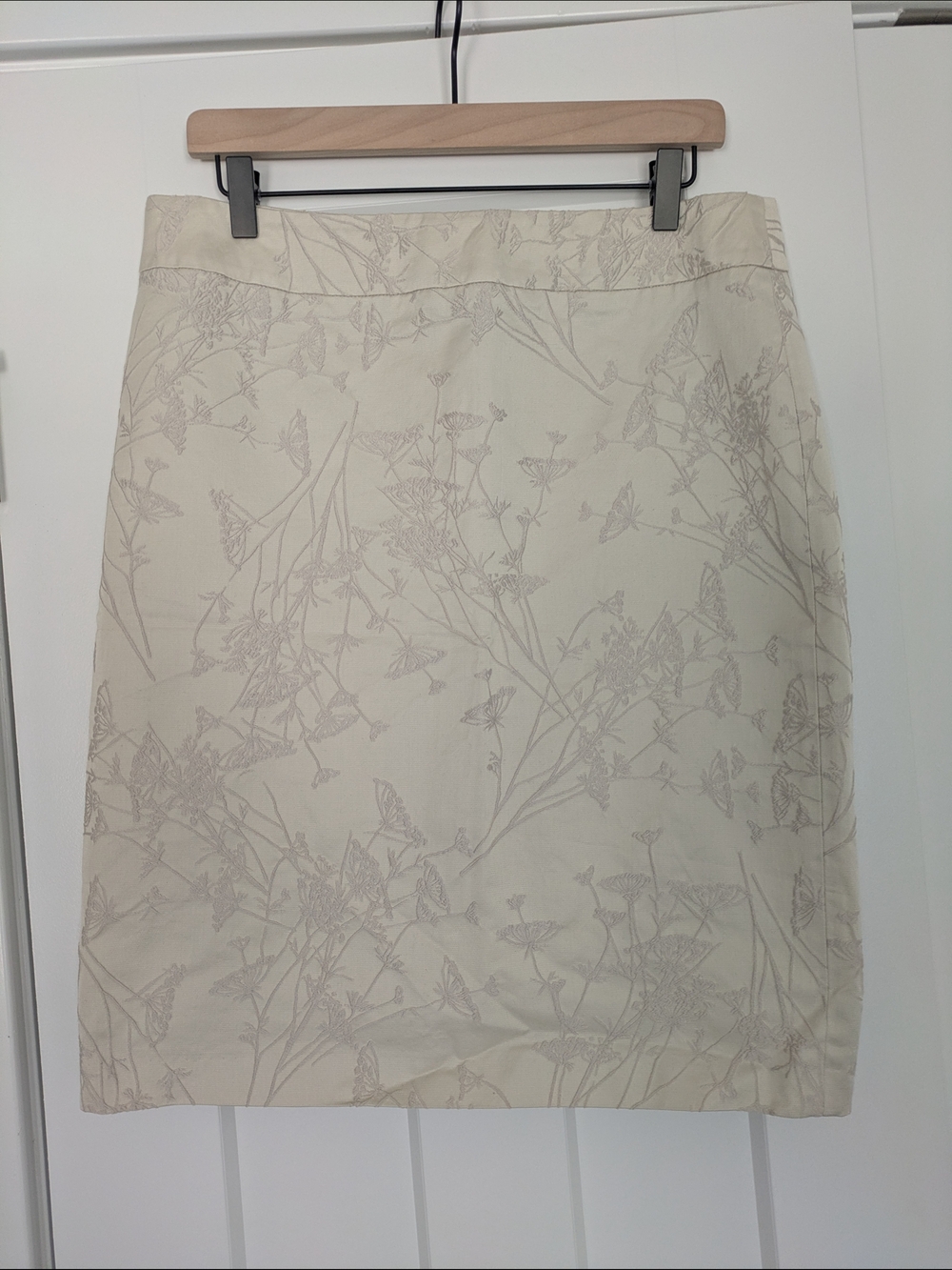 Armani Collezioni Cream Pencil Skirt with Subtle Botanical Print